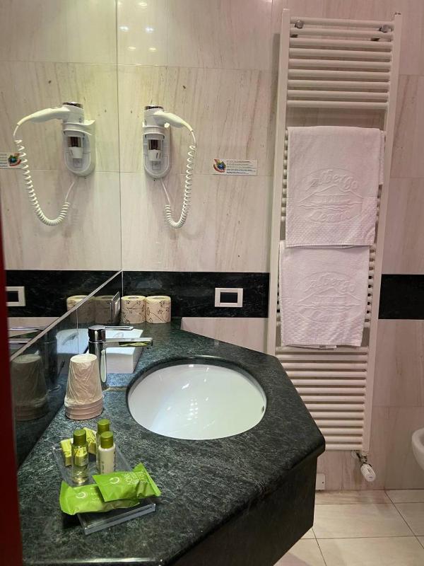 Double Room with Front Lake View image 4