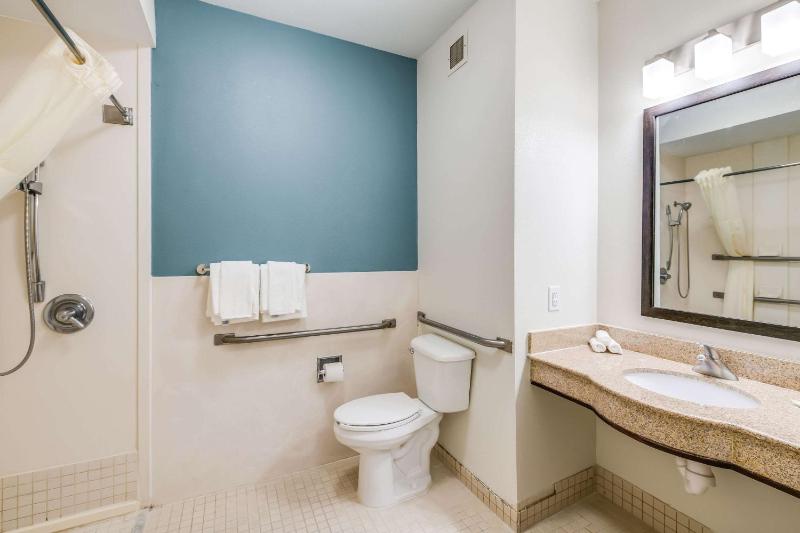 King Room - Accessible/Non Smoking image 2