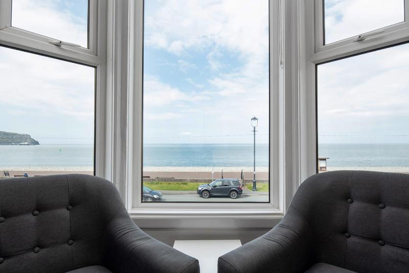 King Room with Sea View image 3