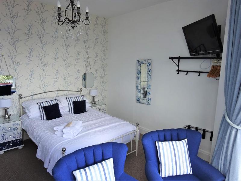Double Room with Balcony image 1