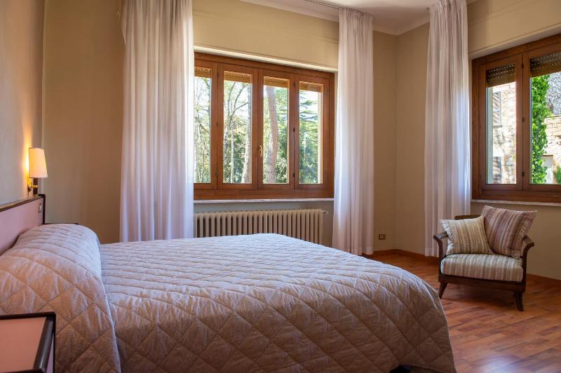 Double Room image 4