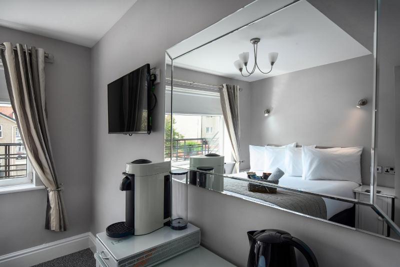 Double Room image 3