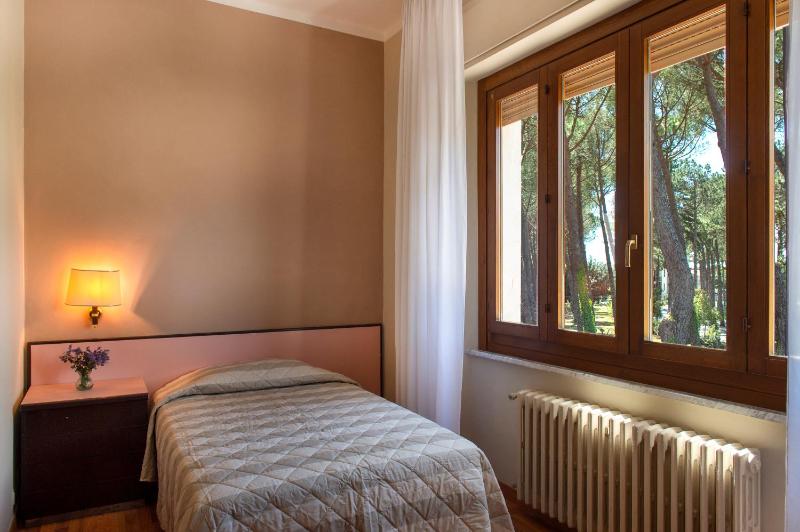 Deluxe Single Room image 1
