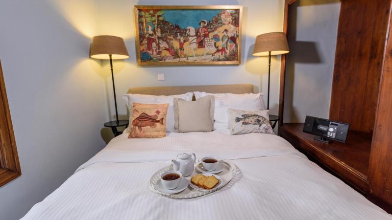 Suite with City View image 4