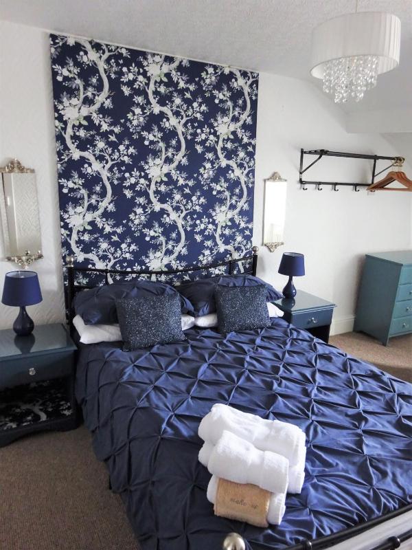 Double Room with Sea View image 1