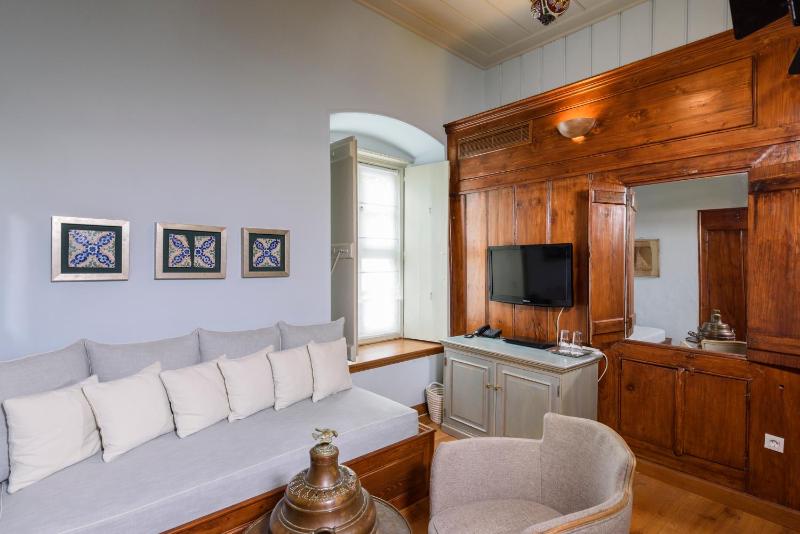 Suite with City View image 2