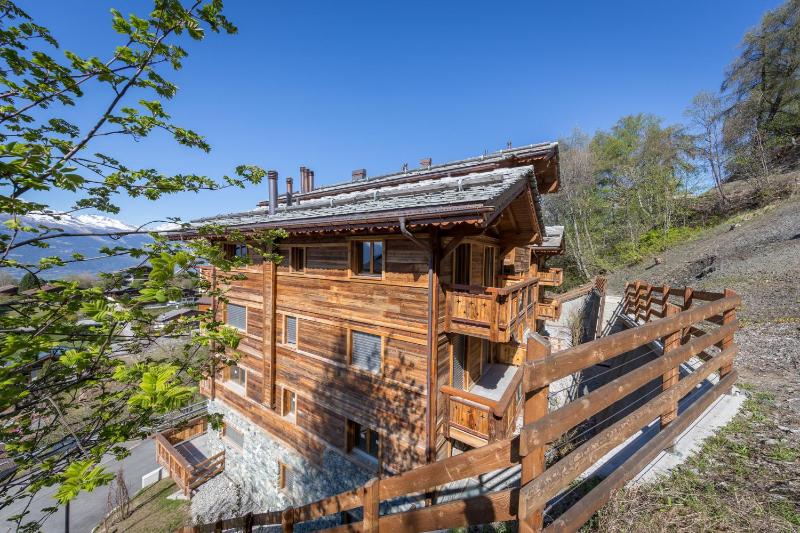 Apartment with Mountain View image 2