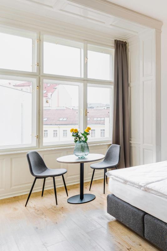 Studio Apartment image 3