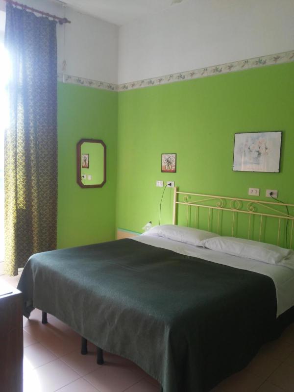 Double Room image 4