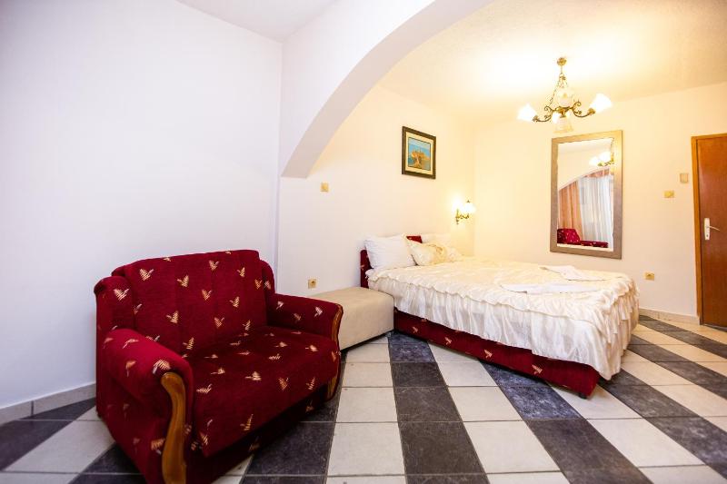 Two-Bedroom Apartment (6 Adults) image 3