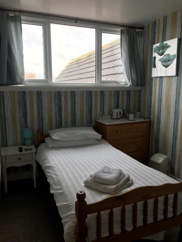 Single Room image 3