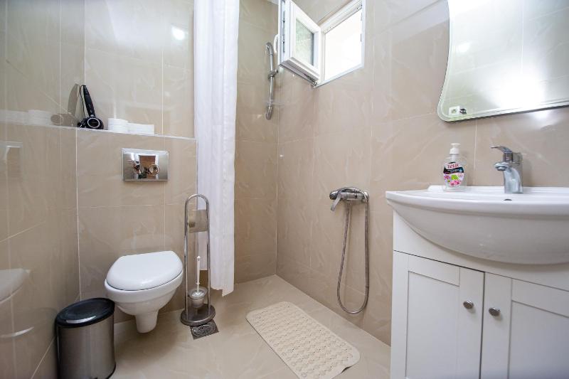 Studio Apartment image 3