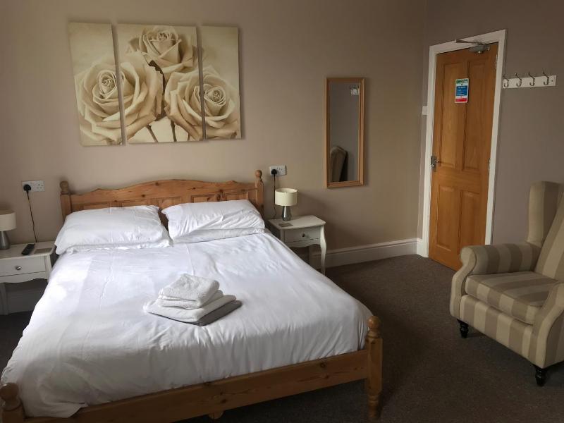 Superior King Room image 4