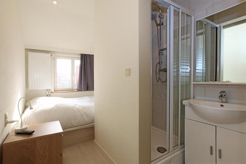 Triple Room with Bathroom image 1