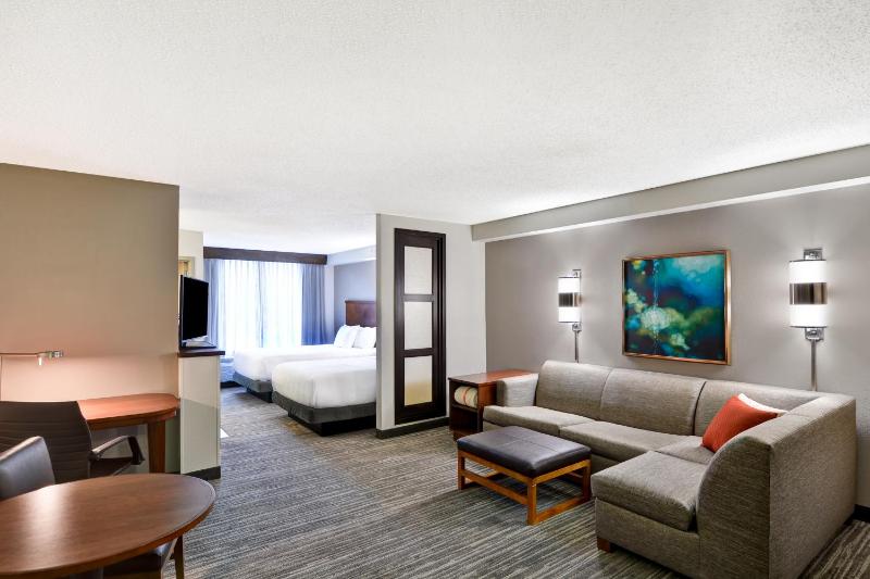 Double Room with Two Double Beds and Sofa bed - High Floor image 2