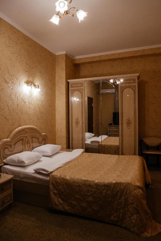 Economy Double Room image 3