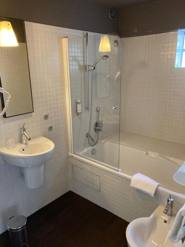 Superior Triple Room image 3