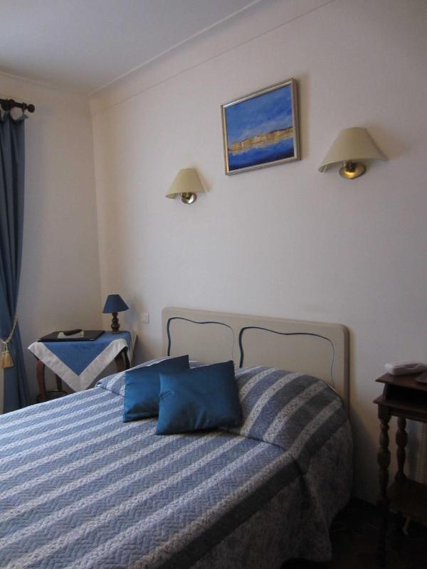 Double or Twin Room with Bath and Hill View image 1