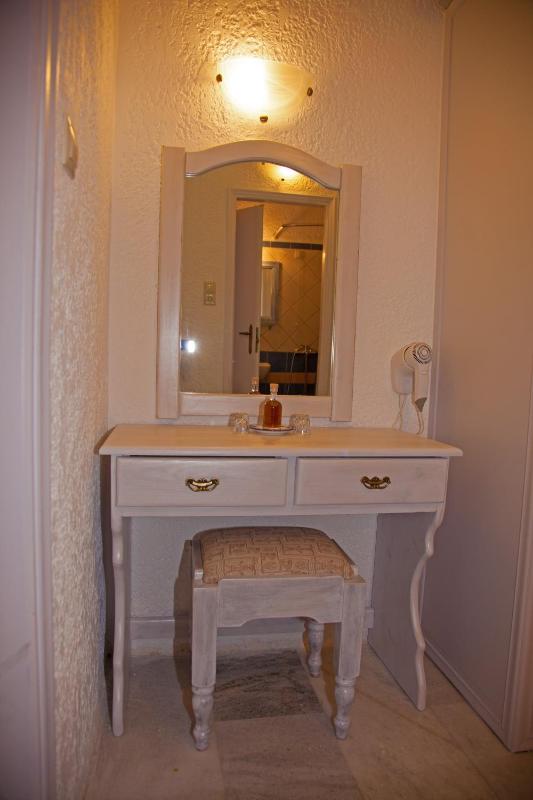 Quadruple Room with Mountain View image 4