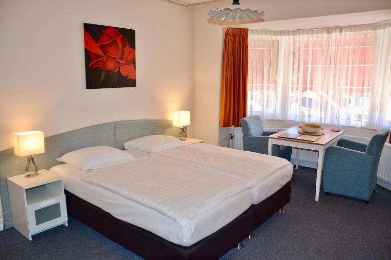 Standard Triple Room image 2