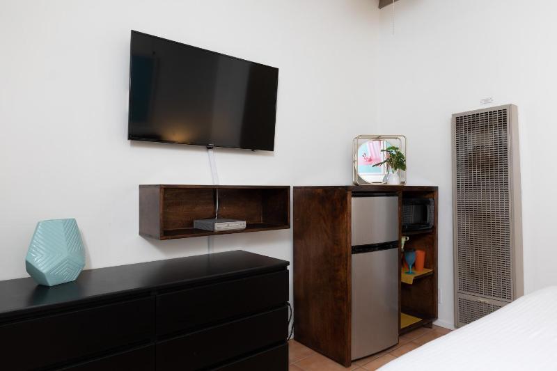 Budget Double Room image 3