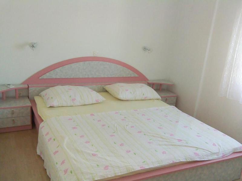 One-Bedroom Apartment with Terrace and Sea View image 3