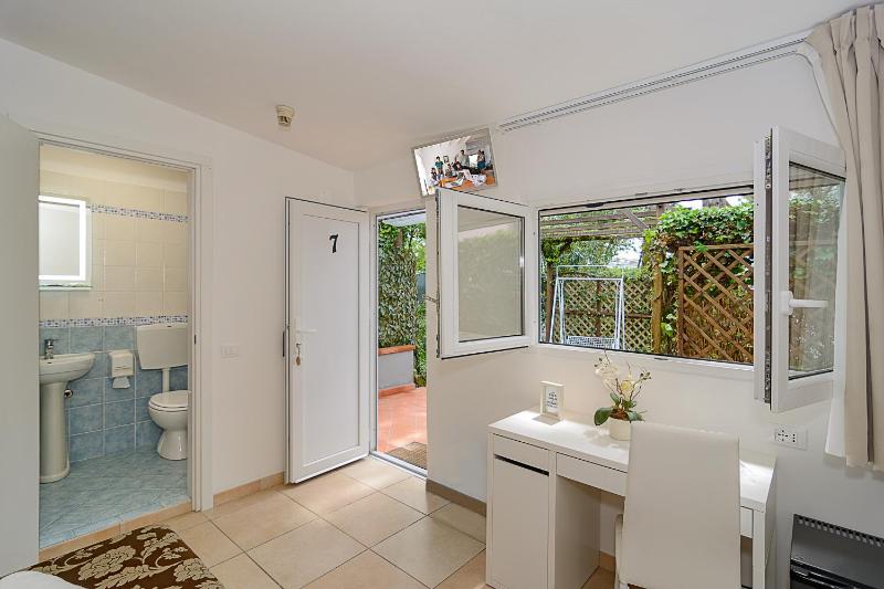 Superior Double or Twin Room with Garden View image 4