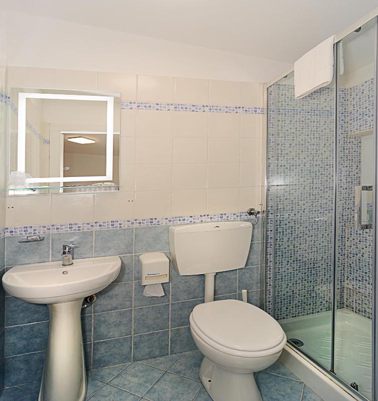 Superior Double or Twin Room with Garden View image 3