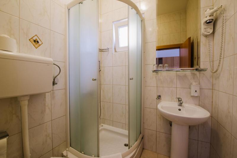 Standard Twin Room image 2