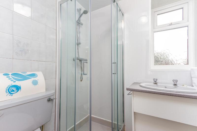 Standard Triple Room image 4