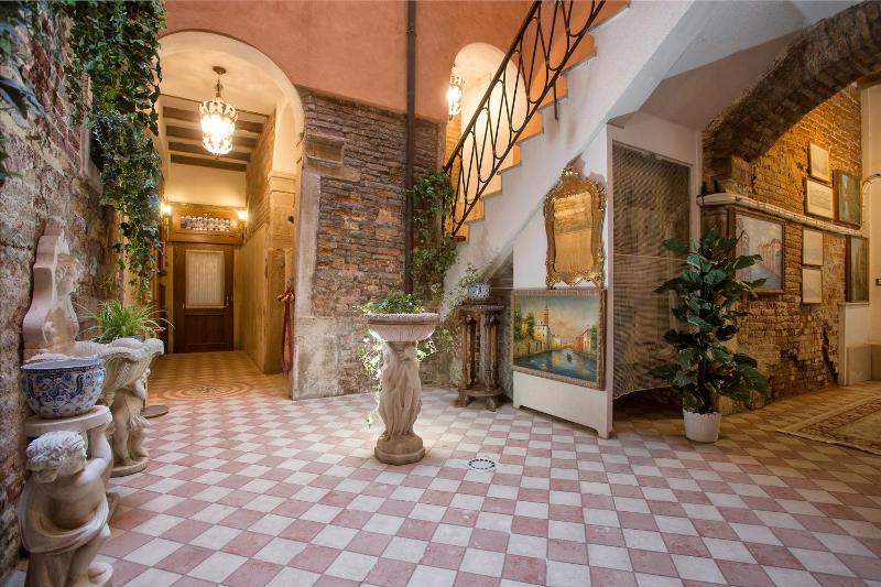 Economy Double Room image 2