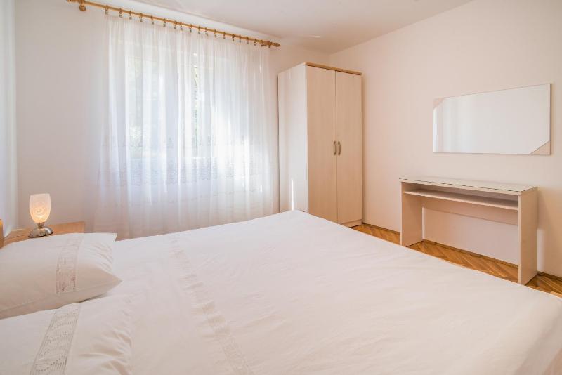 One-Bedroom Apartment image 2