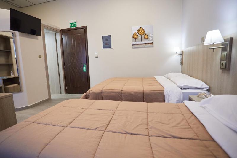 Triple room without view image 4