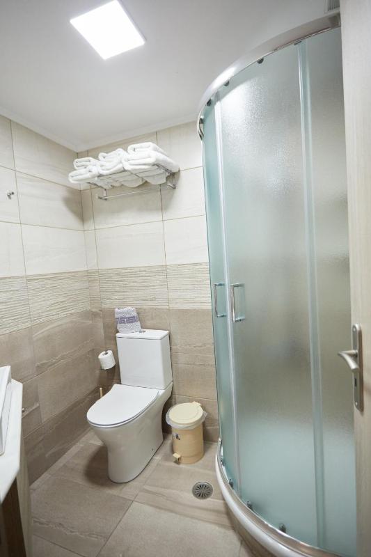 Triple room without view image 3
