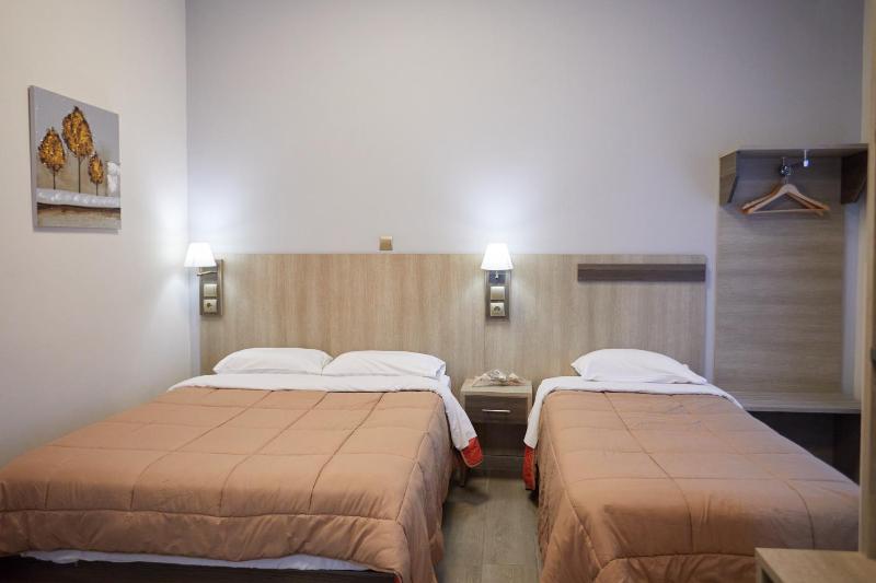 Triple room without view image 2