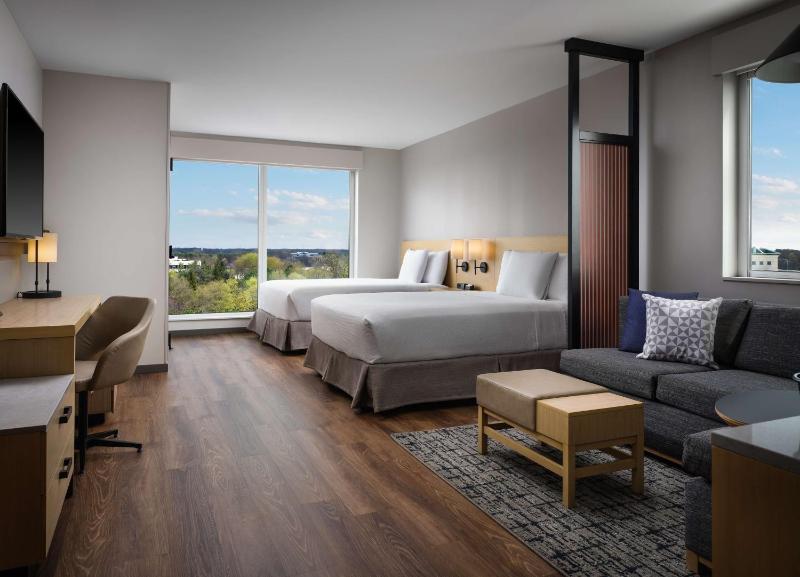 King Room with Sofa Bed and Tub - Disability Access image 1