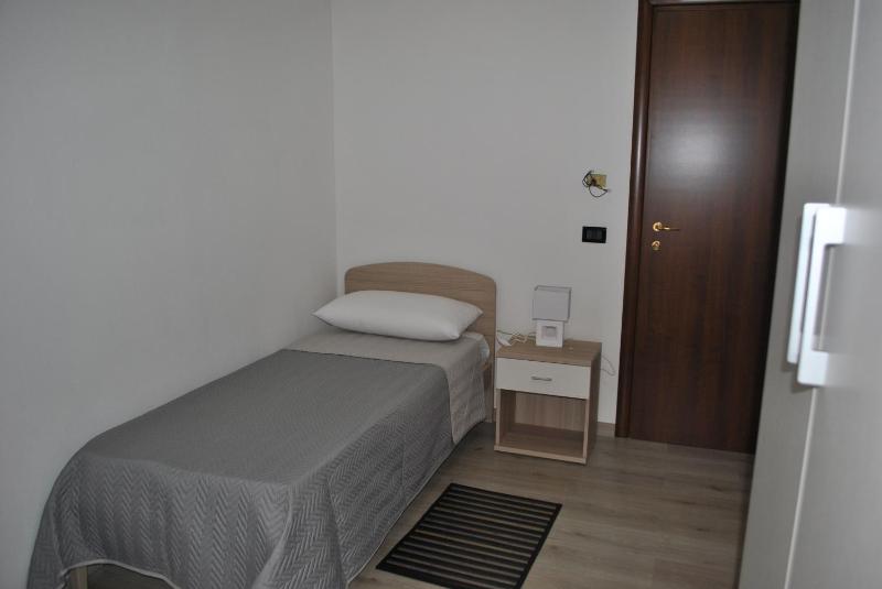Single Room with Terrace image 4