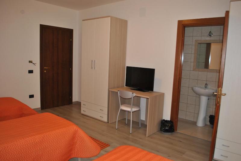 Triple Room with Terrace image 1