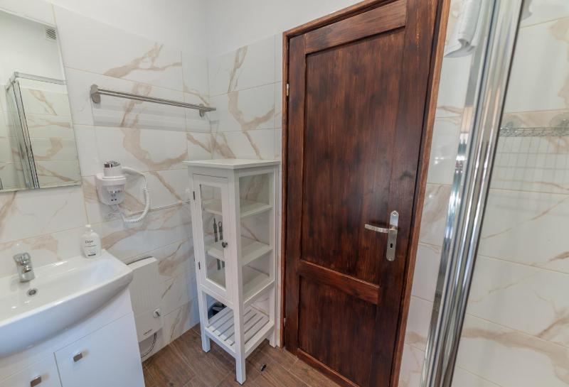 One-Bedroom Apartment image 3