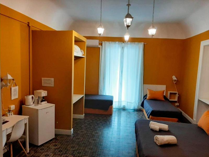 Double Room with Private External Bathroom image 2
