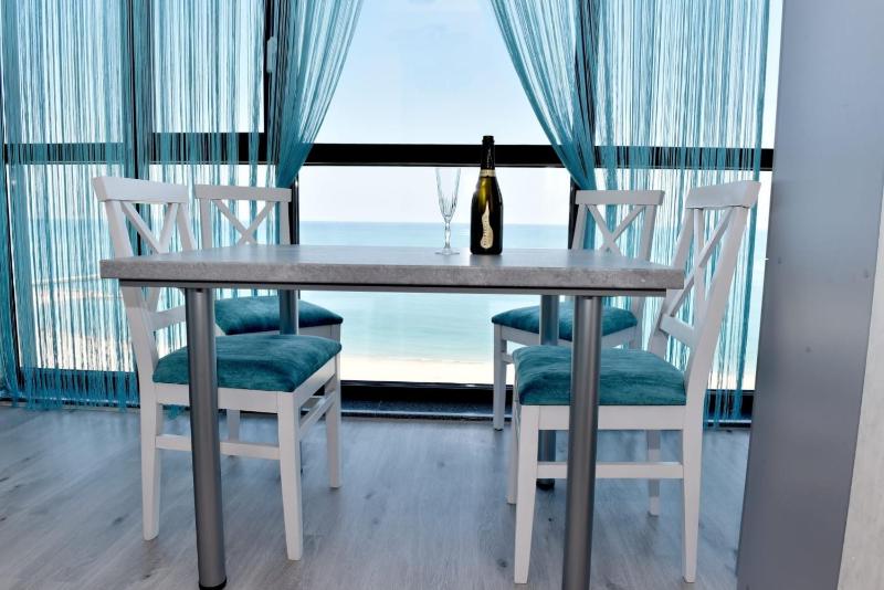 Turquoise by the sea - image 14
