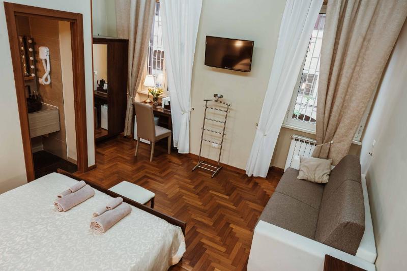 Large Double Room image 1