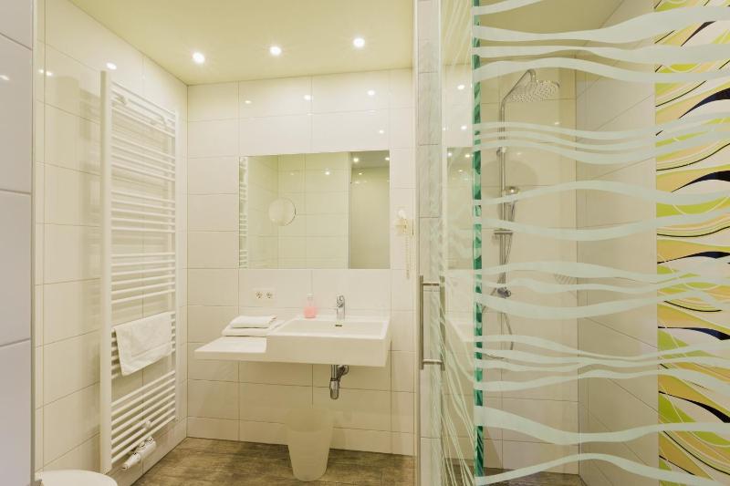 Business Single Room image 2