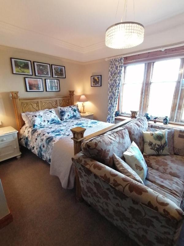 King Room with Garden View image 1