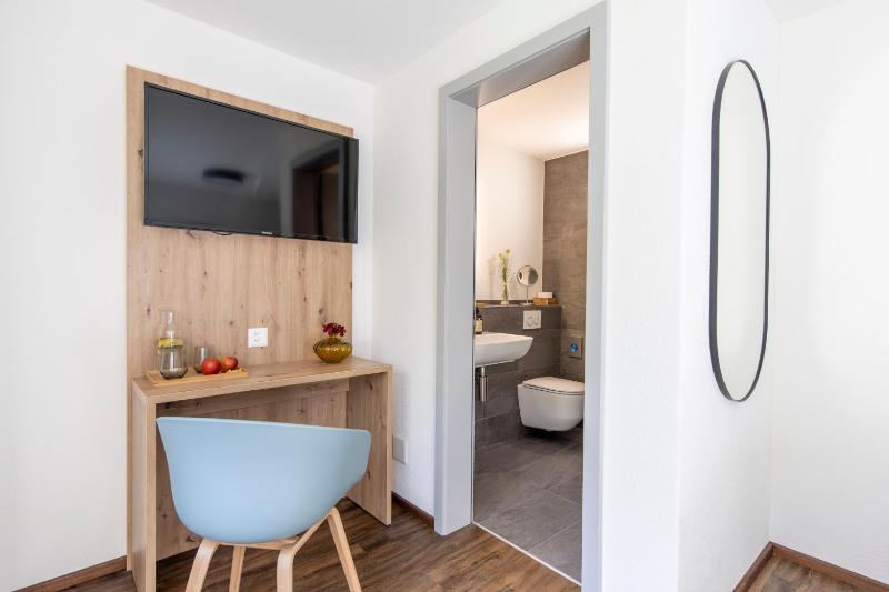 Double Room with Balcony image 4