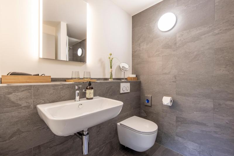 Large Double Room image 3