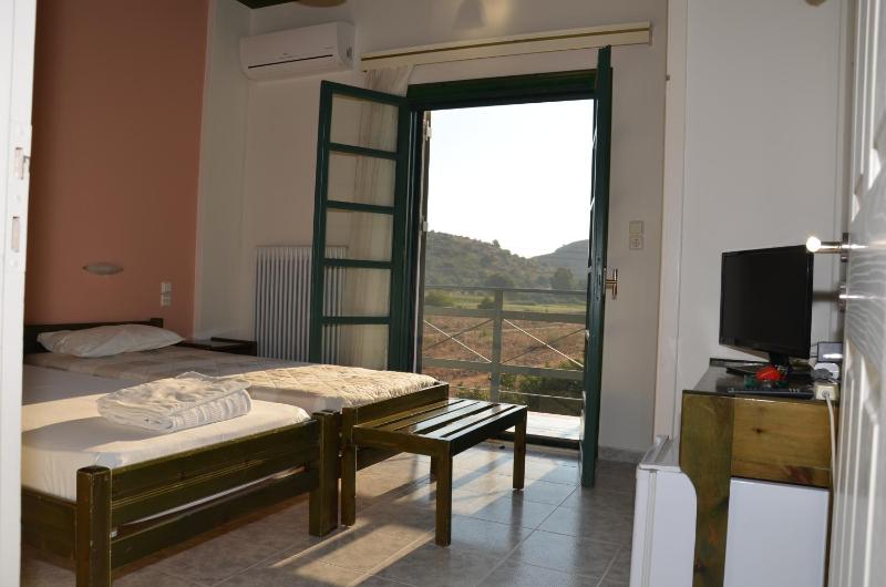  Twin Room with Balcony image 4
