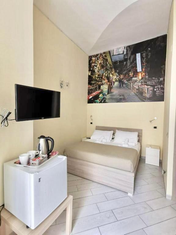 Deluxe Double Room with Balcony image 2