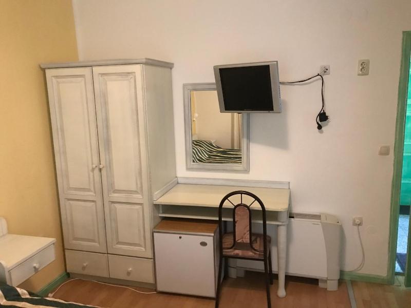 Family Room image 2