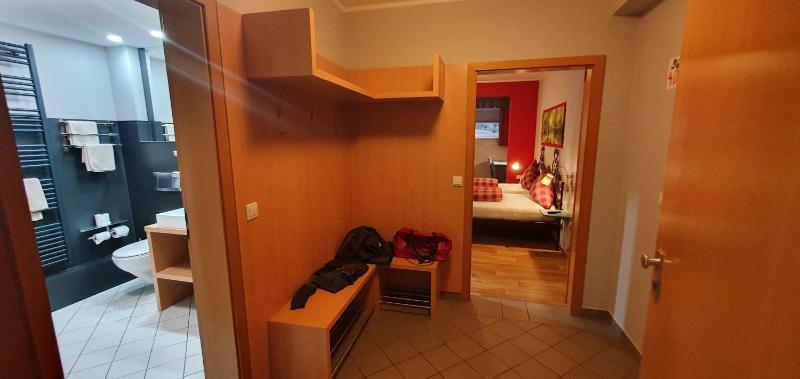 6-bed apartment image 3